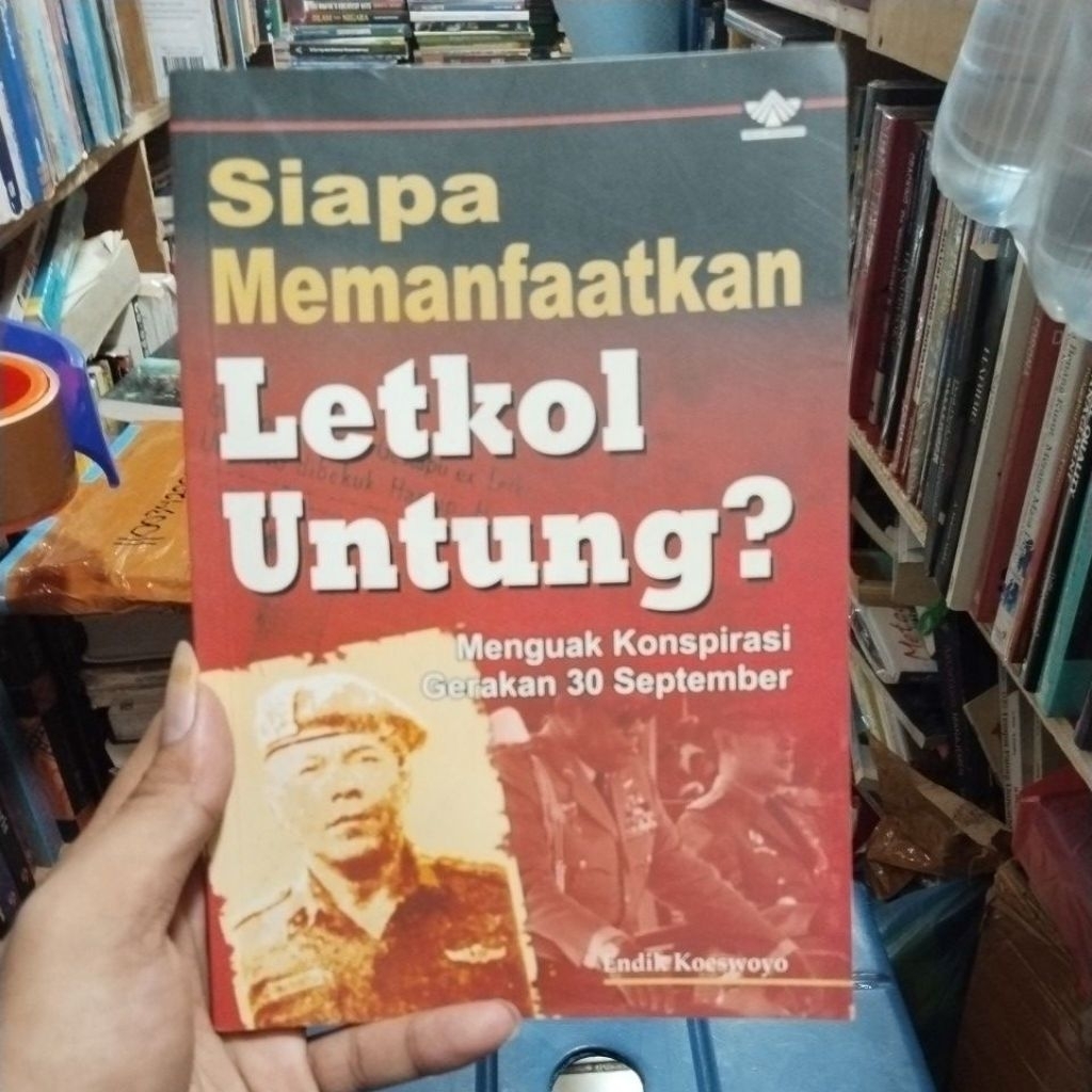 BUKU ORIGINAL SIAPA MEMANFAATKAN LETKOL UNTUNG