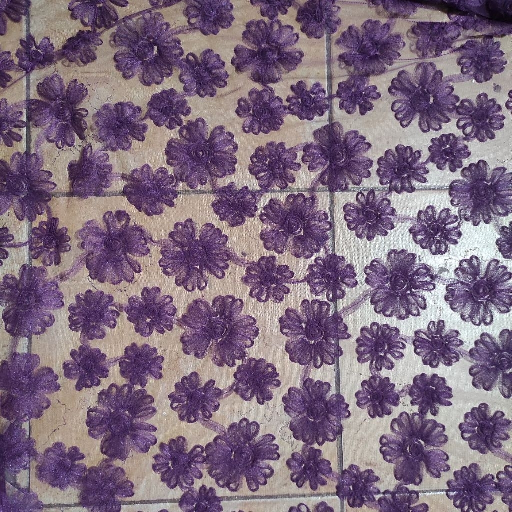 Kain Tile Motif Timbul