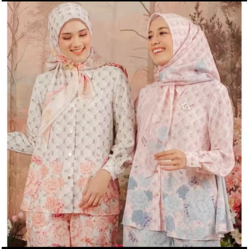 Monogram rosette WK