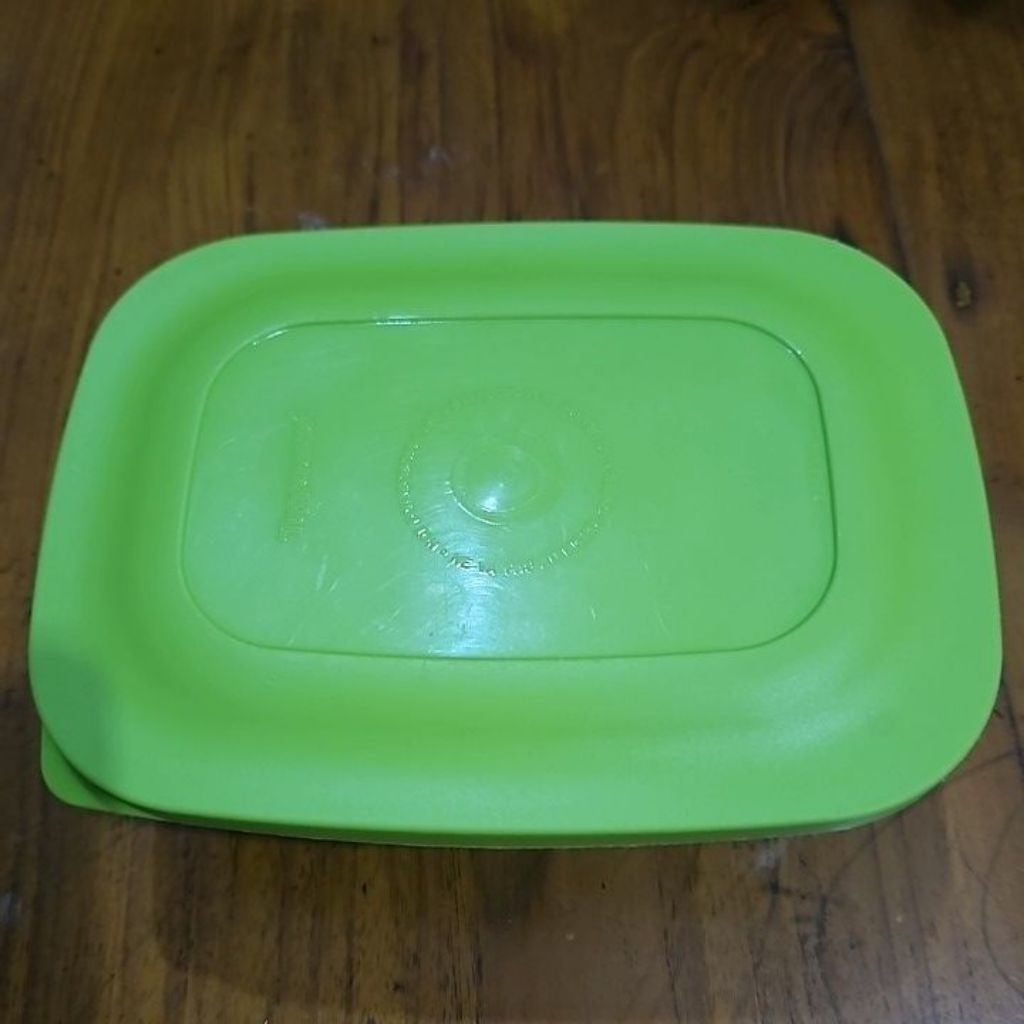 Lolita 500ml Kotak Makan Tanpa Sekat Tupperware Hijau (Preloved)