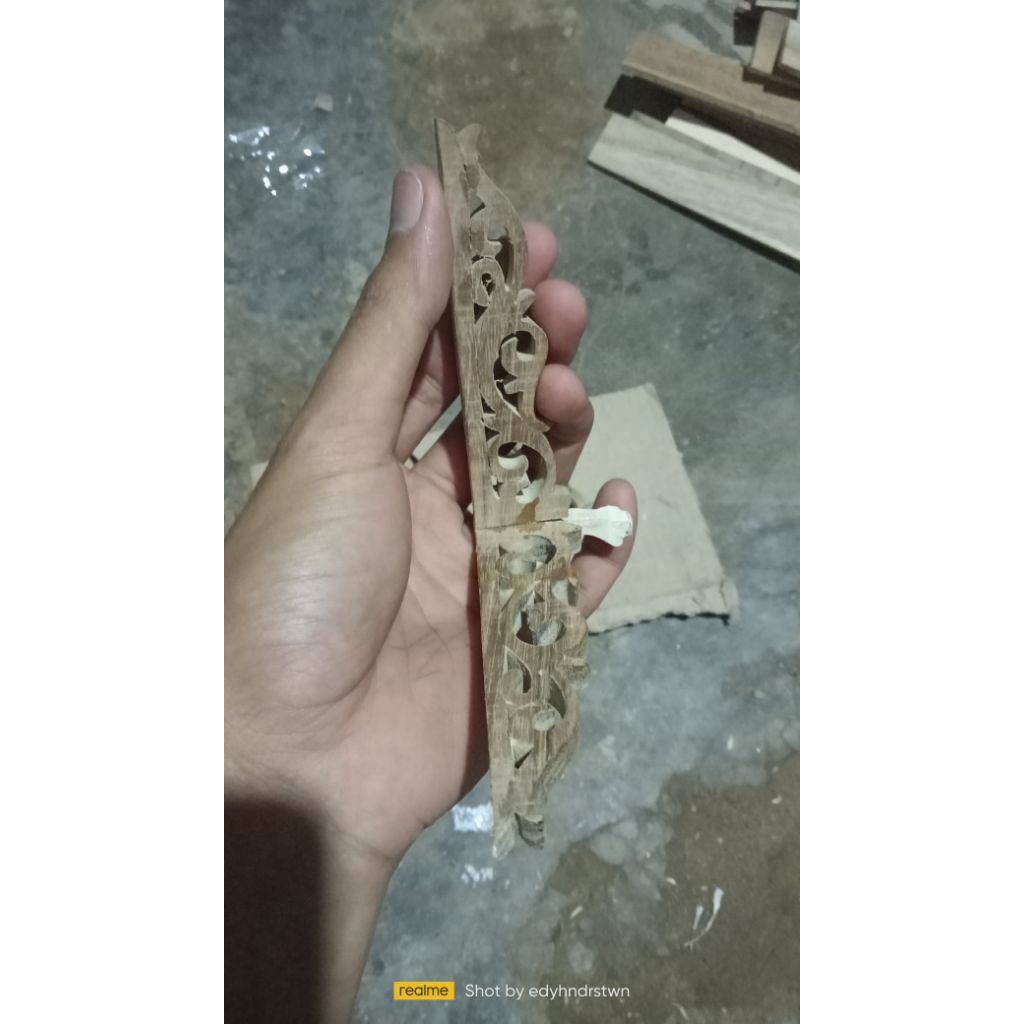 Kaki Sangkar Cungkok Ukiran Kayu Jati – Tatakan Sangkar Ukir Klasik