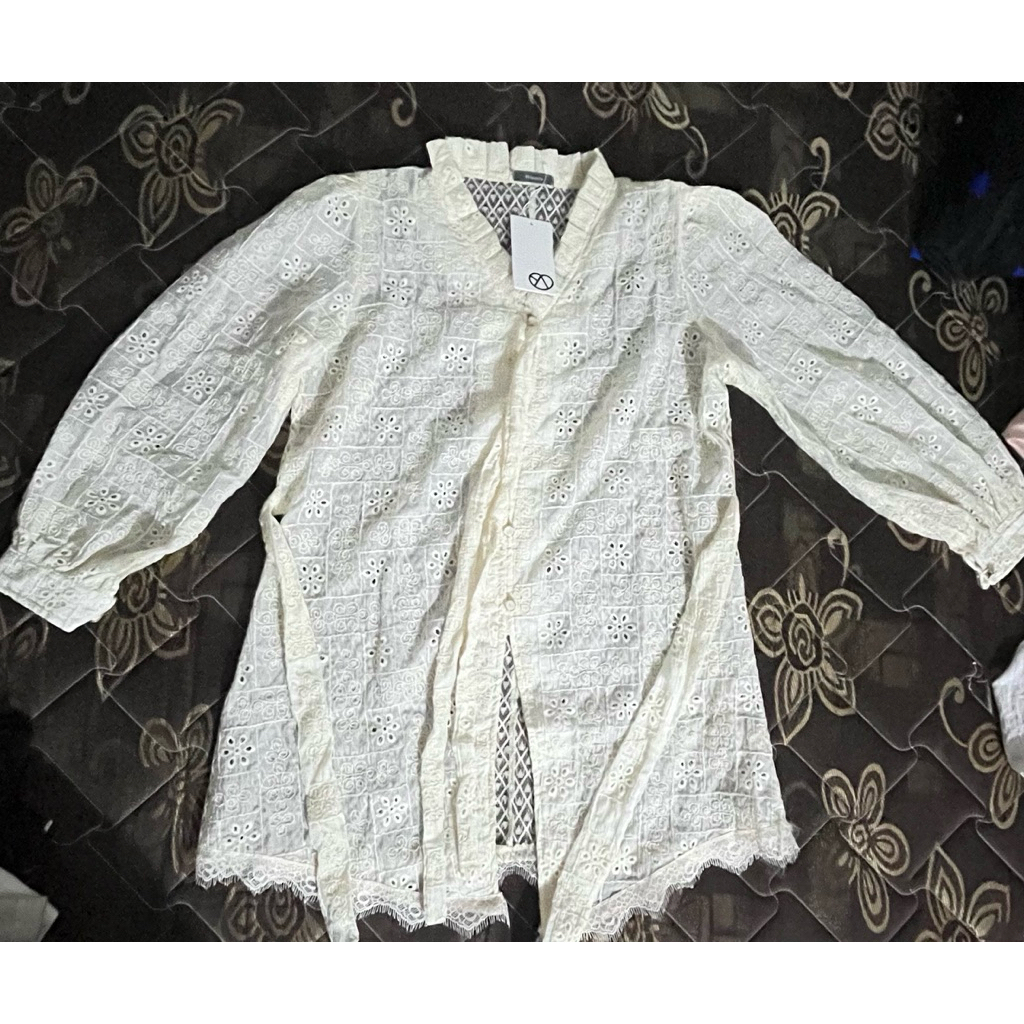 [PRELOVED] LEVIORA - Hati Raya : GEMPI  Embroidery Blouse