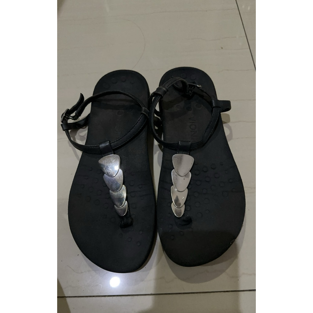 PRELOVED SANDAL VIONIC