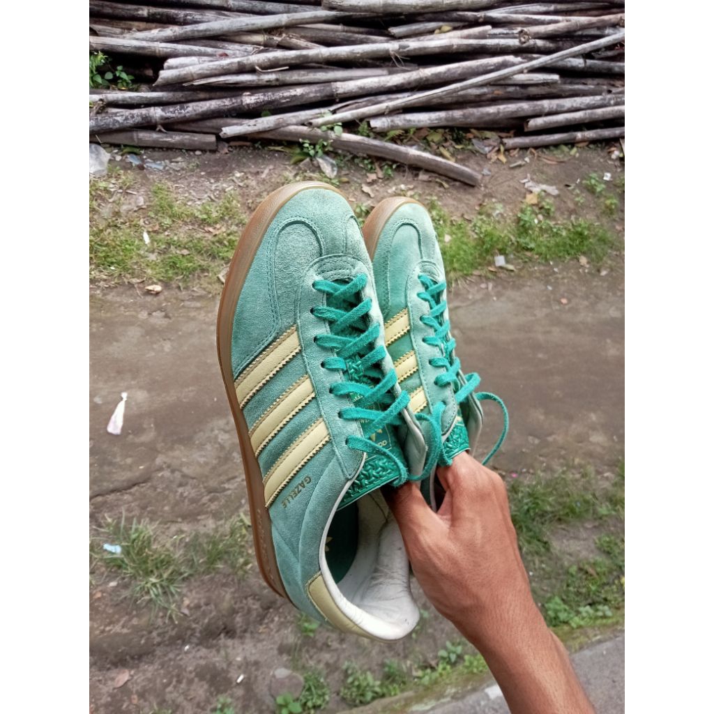 sepatu adidas gazelle indoor cw liverpool