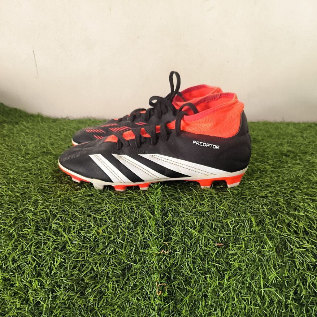 Sepatu Bola Size 38/24 CM