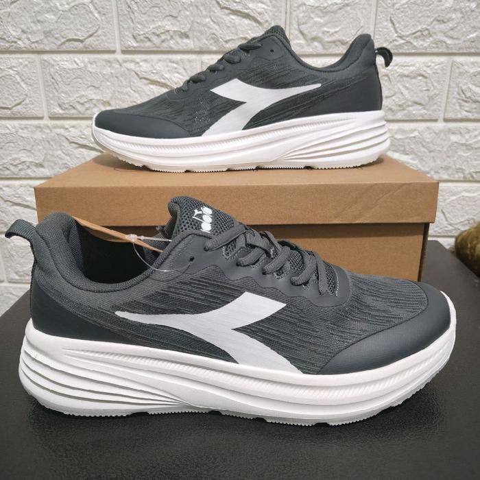 Sepatu lari pria Diadora Monchis Men's Running Shoes - Dark Grey - ORIGINAL