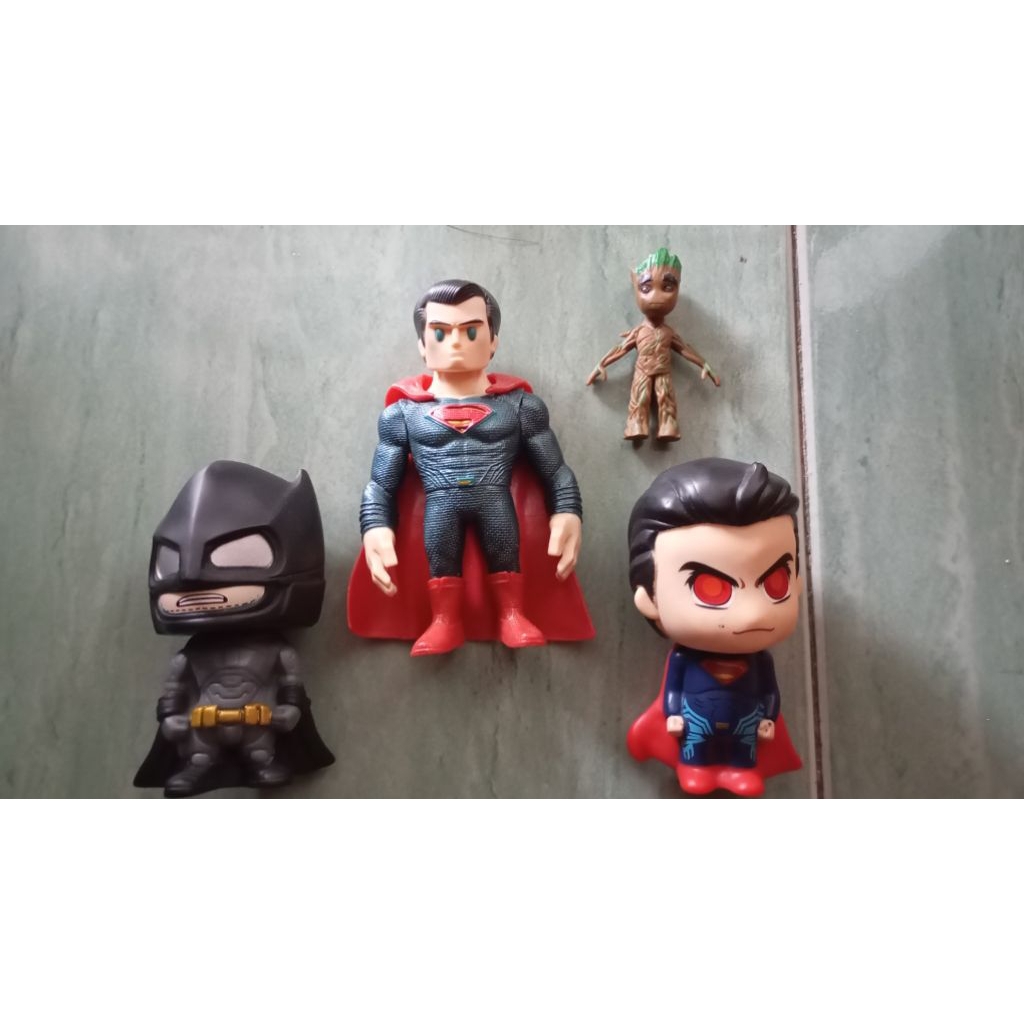 action figure batman superman chibi