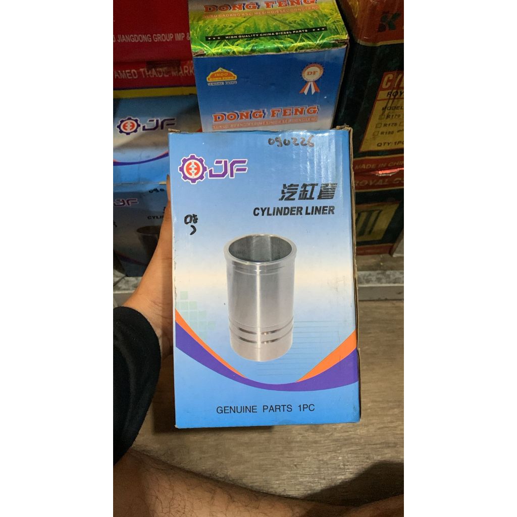 Cylinder liner boring poring buring Em185 R100 merk JF