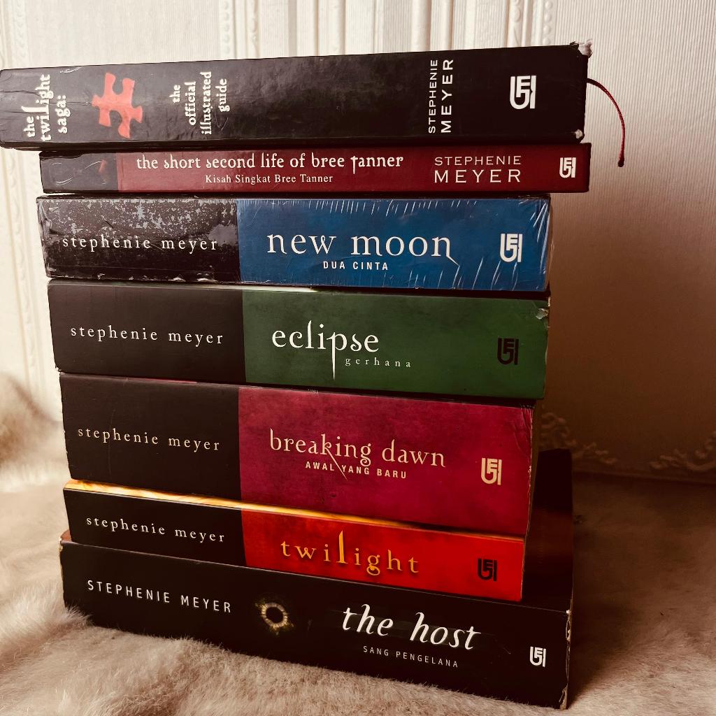 Novel Twilight Saga SET LENGKAP 7 BUKU - Stephenie Meyer  / Twilight / New Moon / Eclipse / Breaking