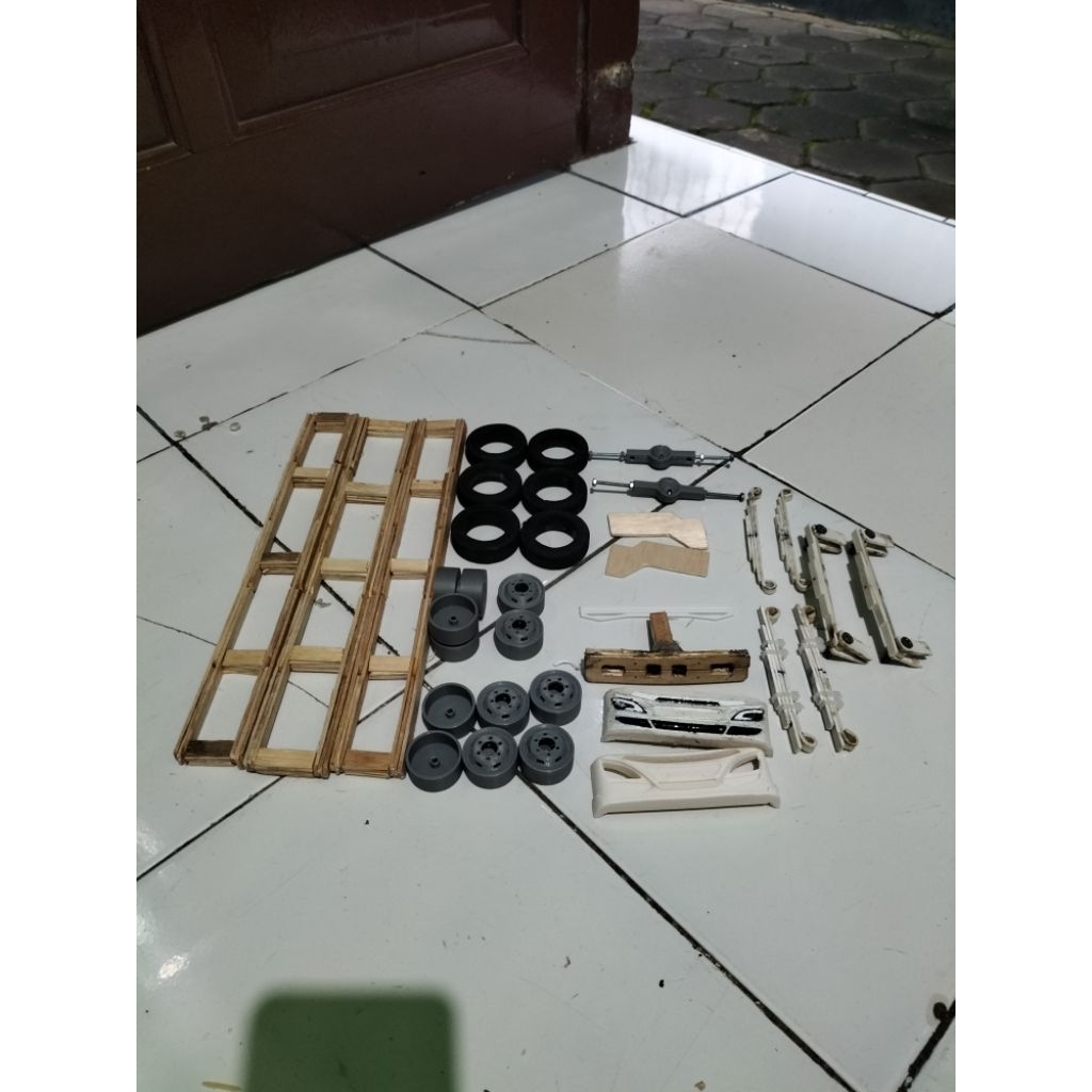 eceran miniatur truk plastik