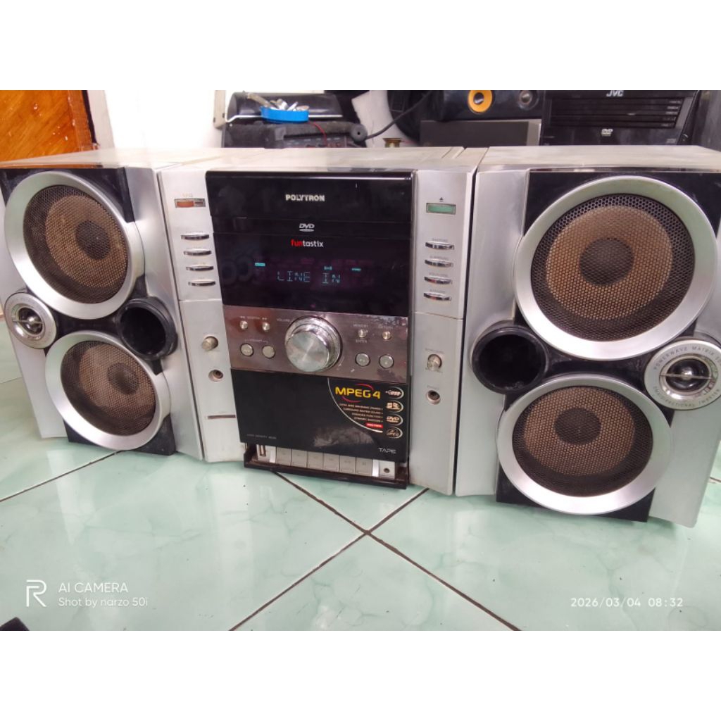 Tipe compo Polytron radio Aux normal yg lain off ,minus tombol on off agak ditekan berulang kali Bru