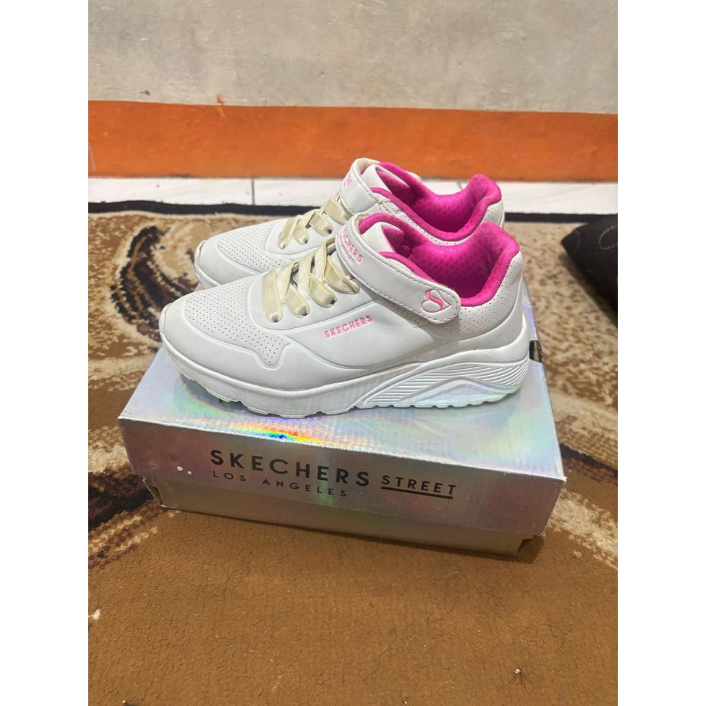 sepatu anak Skechers Uno putih