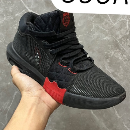 LEBRON WITNESS 8 HITAM SIZE 43 USED NOBOX