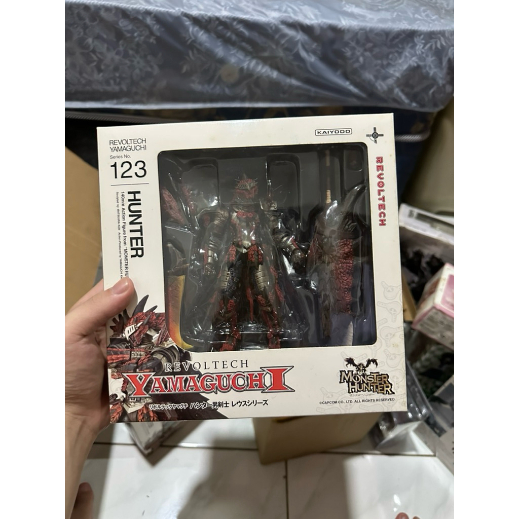 Revoltech Yamaguchi No123 Monster Hunter/ Hunter Figure