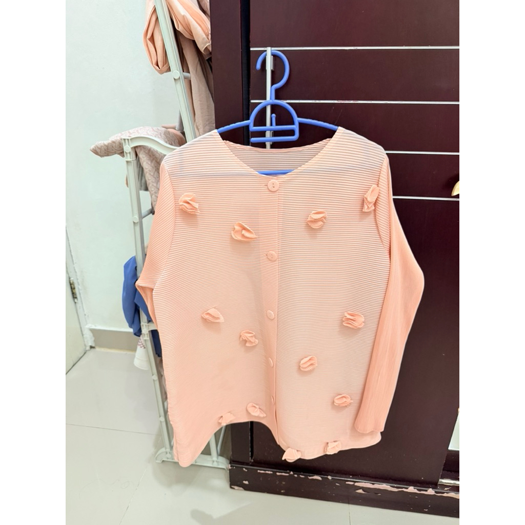 Pleats Pink Bunga Made in Bangkok Top Blouse Wanita