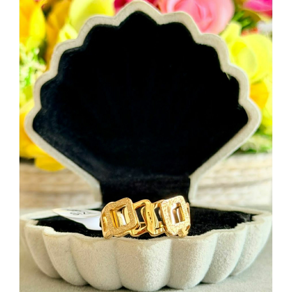 CINCIN TITANIUM WARNA GOLD MOTIF KOTAK-KOTAK