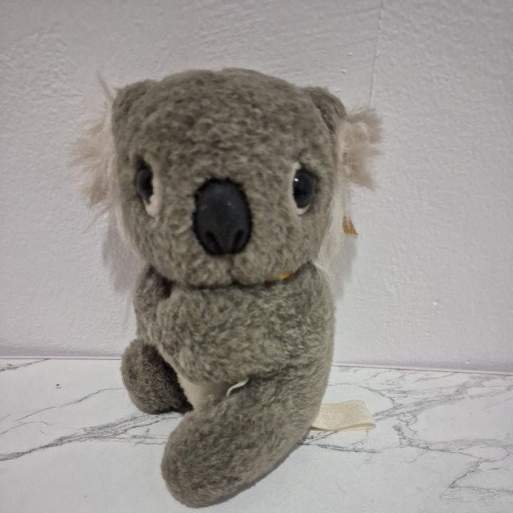 boneka koala mata keras