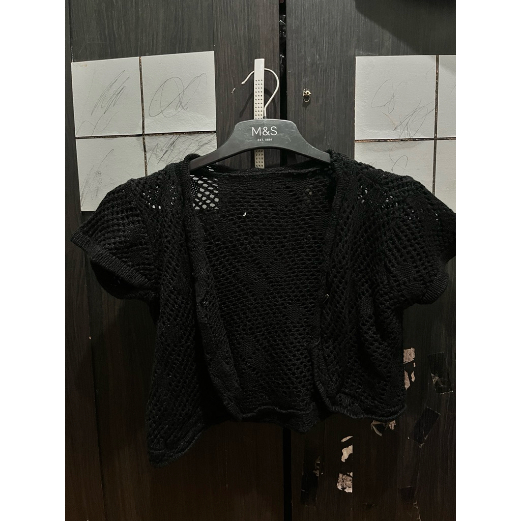 Outer Crop Hitam