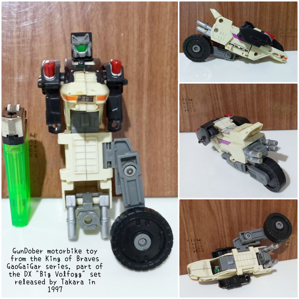 GunDober motorbike toy dari the King of Braves GaoGaiGar series, part of the DX "Big Volfogg" Takara