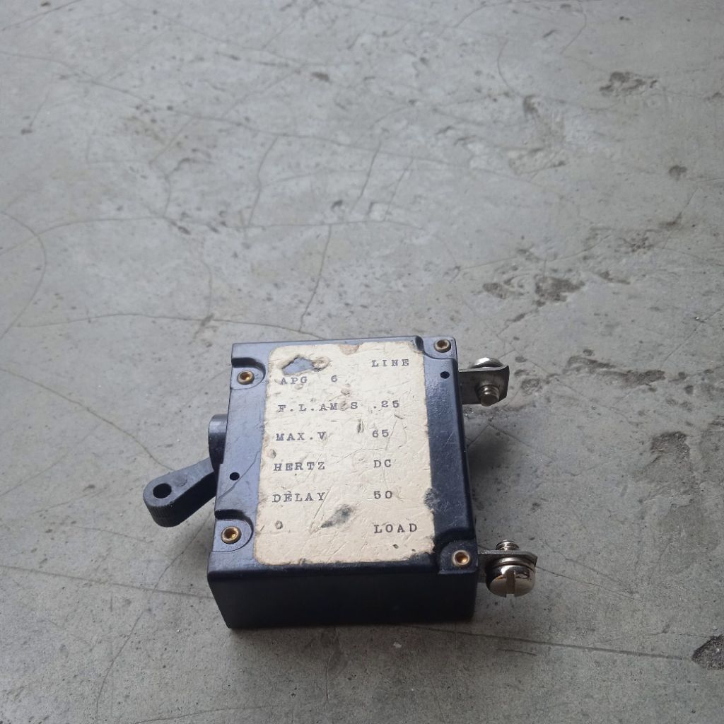 Airpax Apg series  8235 APG LINE circuit breaker SANKEN AIRPAX ( P L AMPS  .25 )