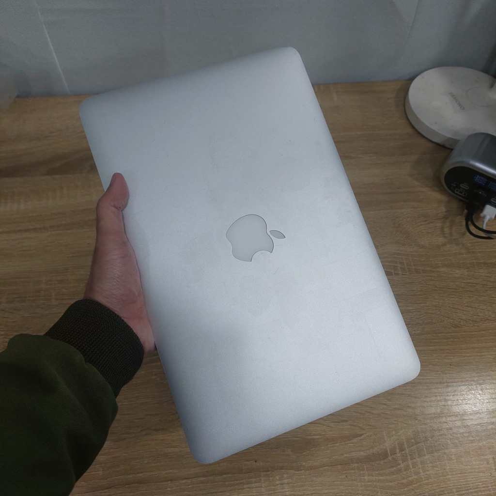 Macbook Air 11 inch Mid 2011 intell Core i7