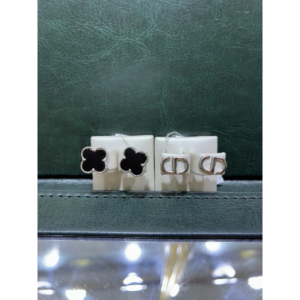 Laris Jewellery Giwang emas putih model clv hitam