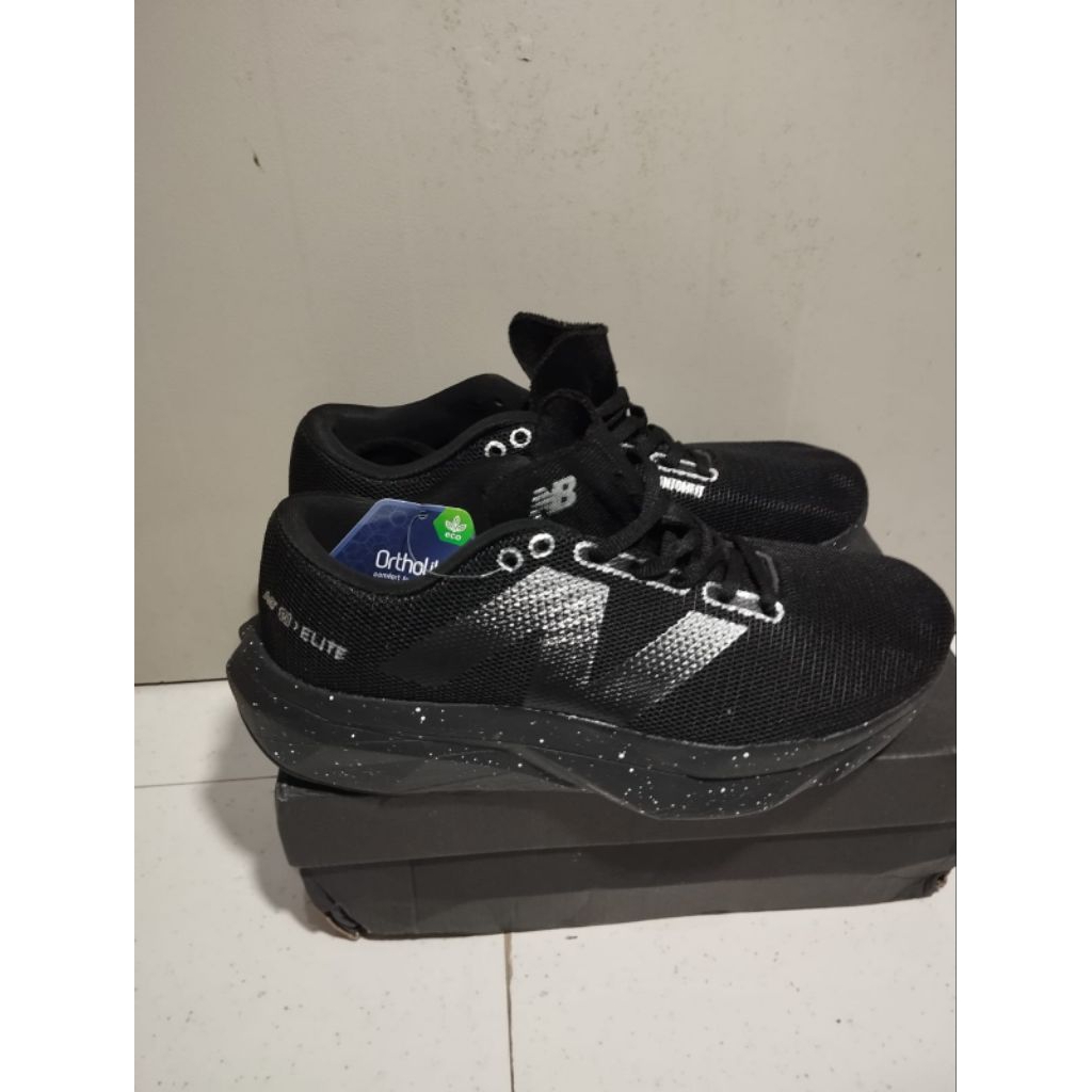 SEPATU RUNNING SNEAKERS NB NEW BALANCED ELITE LIKE NEW SIZE 42 BEKAS PRELOVED