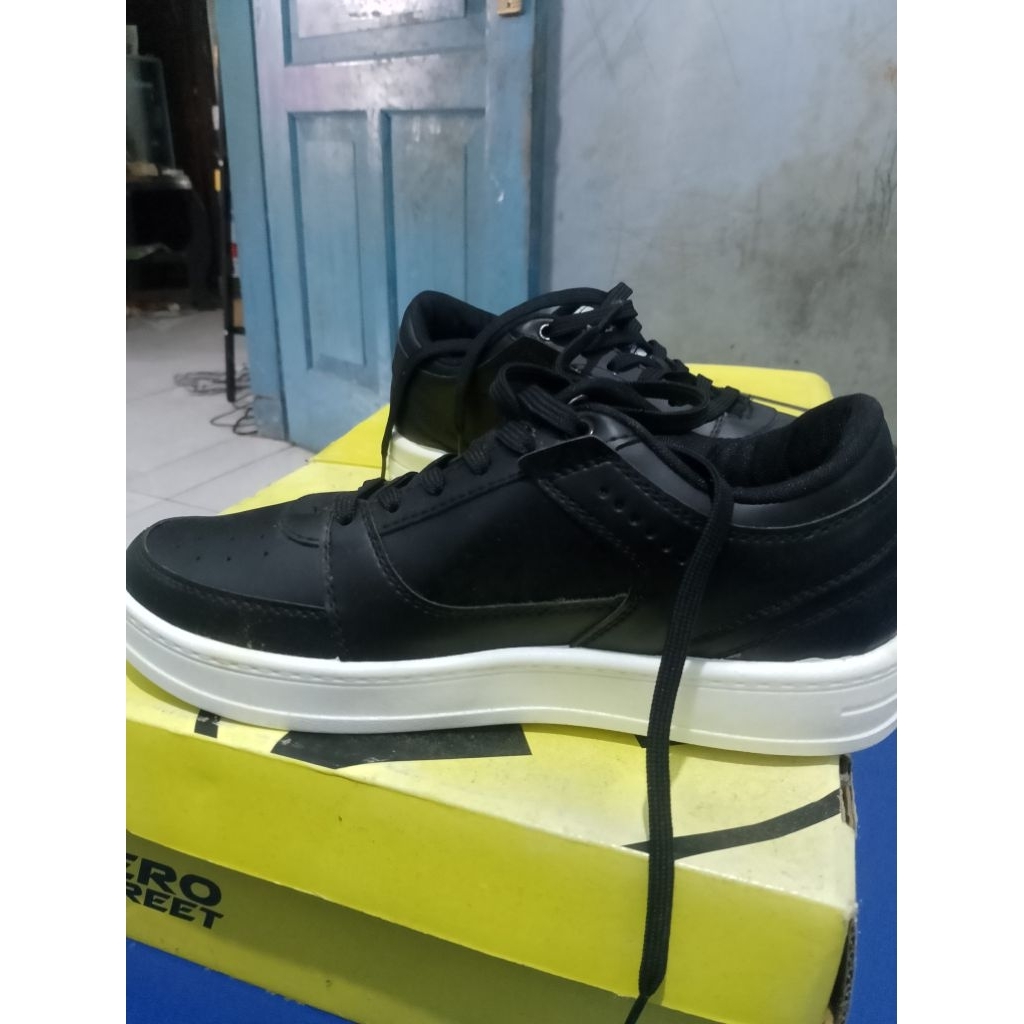 sepatu sekolah aerostreet size 42