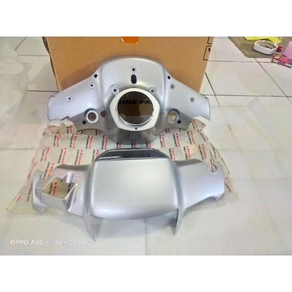 PROMO LEBARAN TERMURAHBatok kepala atas bawah kawasaki kaze r warna silver