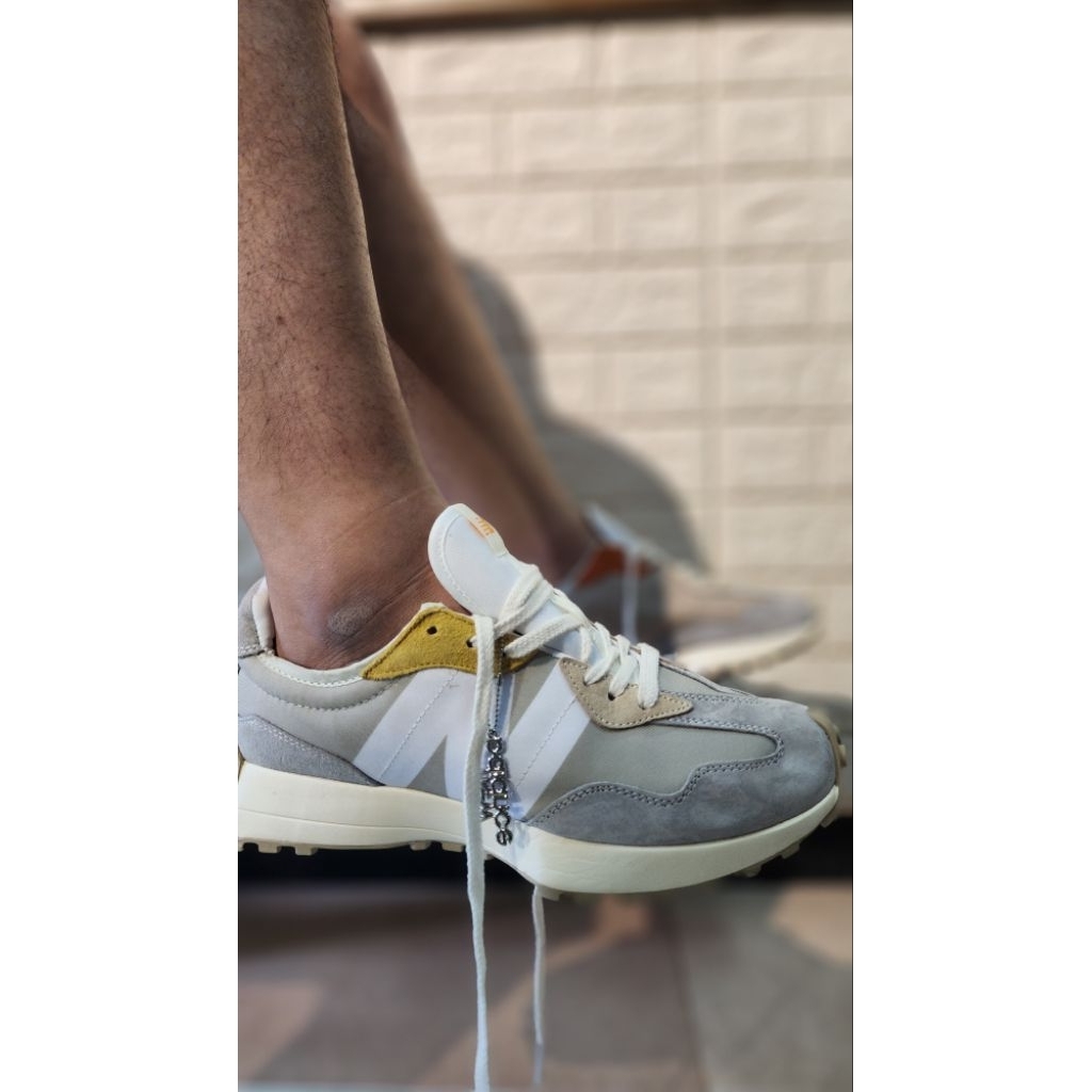 New Balance 327 Light Grey