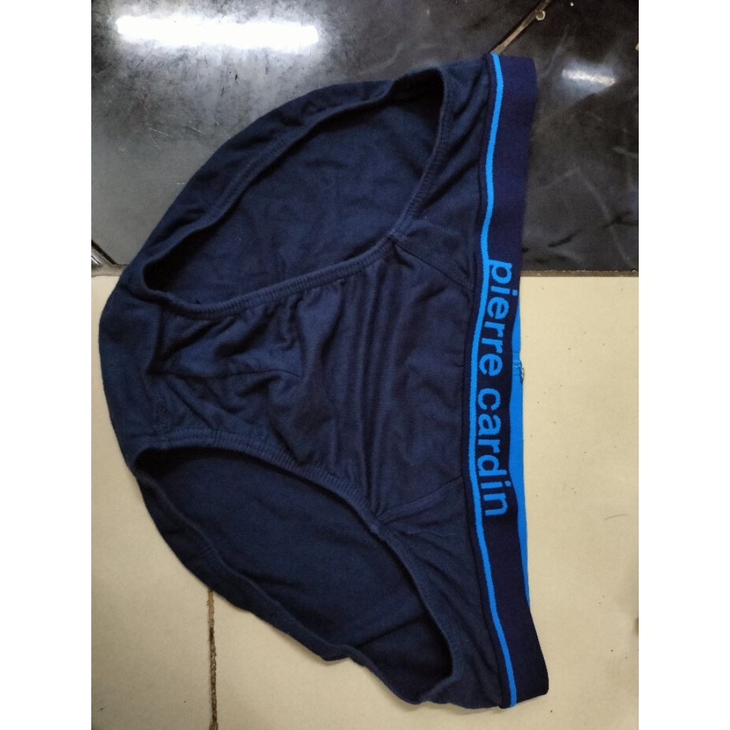 Celana dalam Pierre Cardin