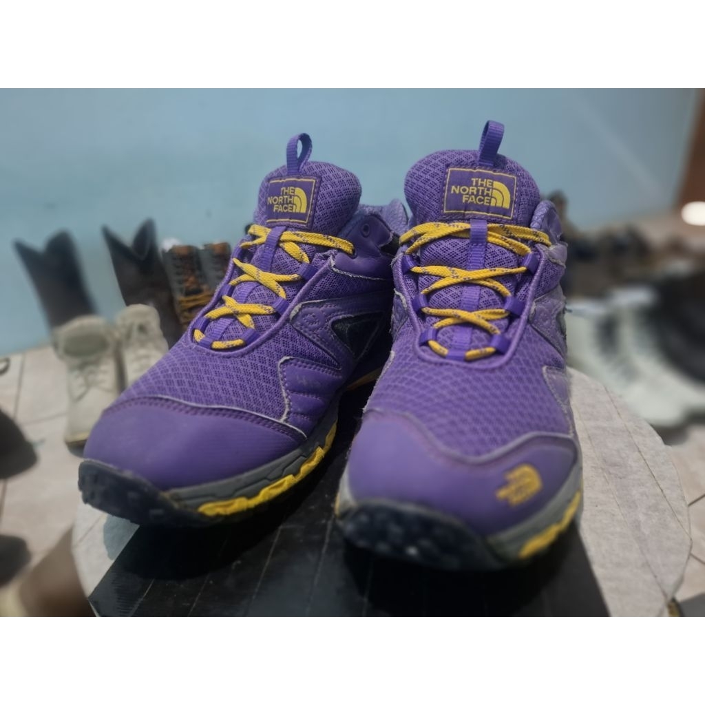 Sepatu Second TNF size 40,5