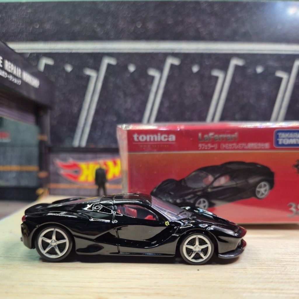 TOMICA PREMIUM LAFERRARI BLACK