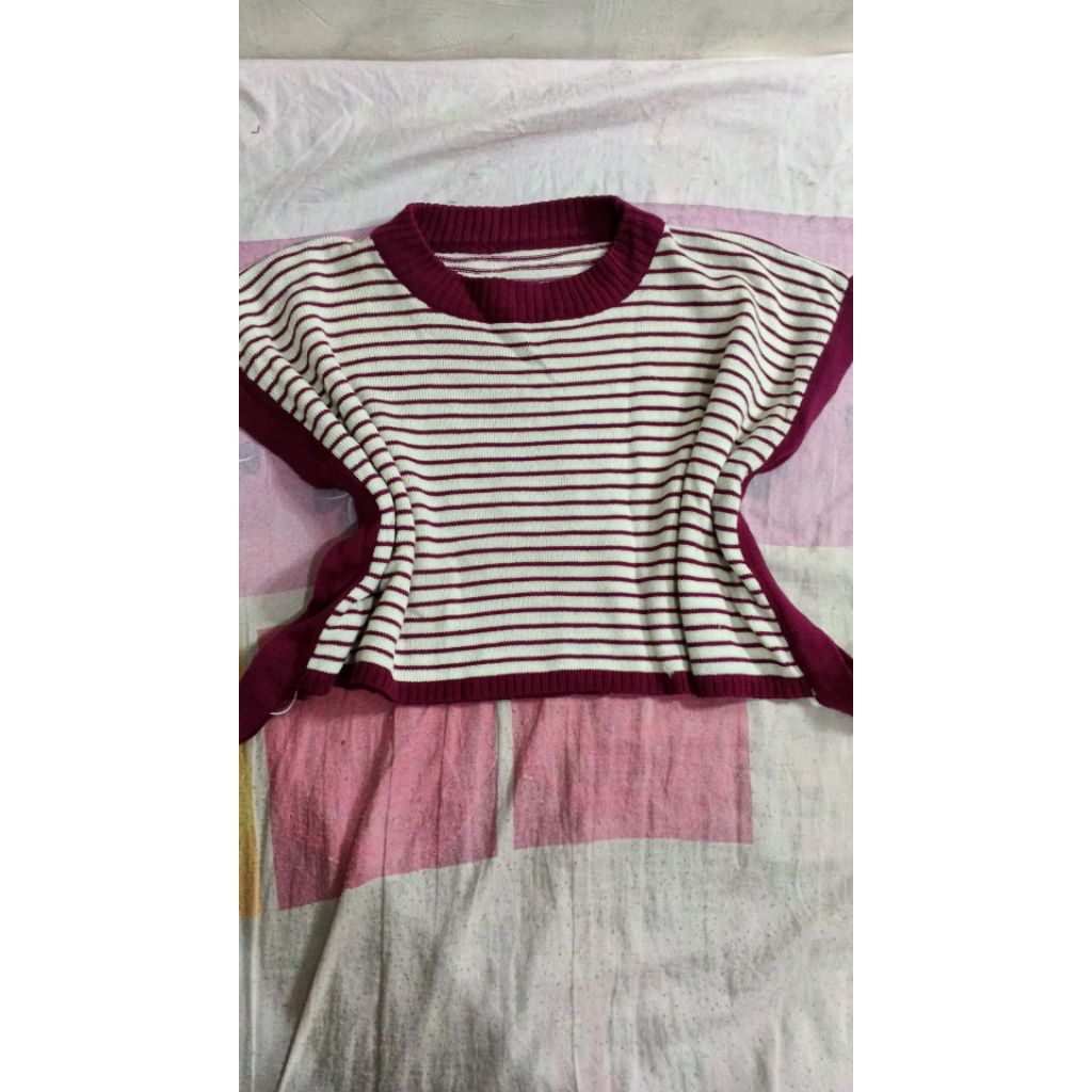 Vest Rajut Wanita YURA Tali Crop Blaster dengan Model Crop dan Tali Samping