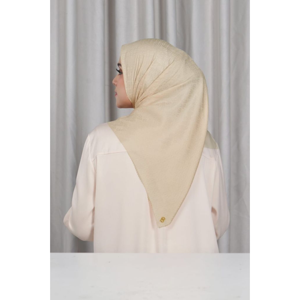 Tapis Embossed Buttonscarves