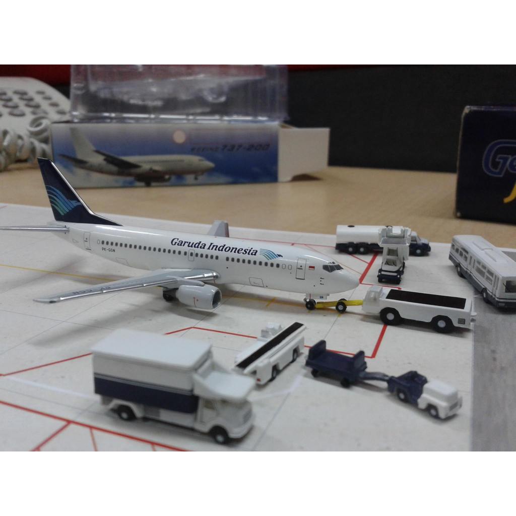 Diecast Pesawat Garuda Indonesia Boeing 737-300 rego PK-GGN kondisi relatif mulus Aeroclassic skala 