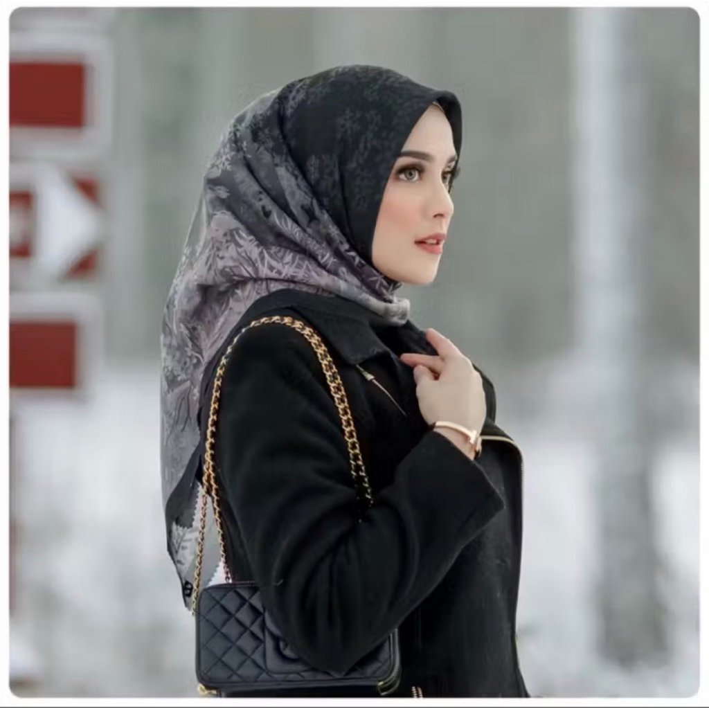READY NEW BUTTONSCARVES RARE FROZEN BLACK BAHAN VOAL SIZE 110 CM LENGKAP BOX