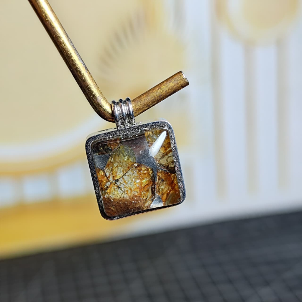 Natural Pallasite kenya Sericho Olive Meteorite 12mm Pendant Tipe 4 (1)