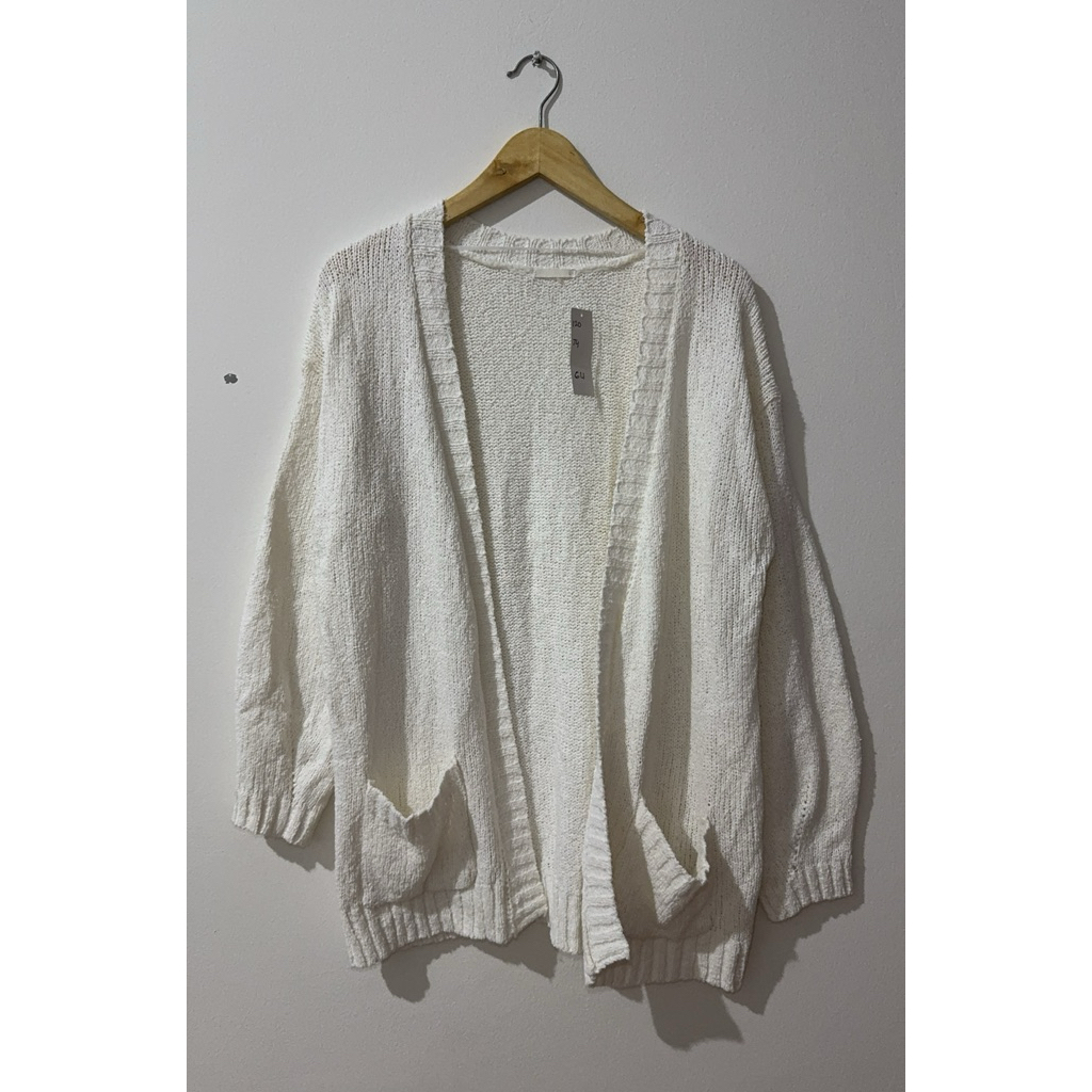 gu uniqlo broken white outer knit lengan panjang