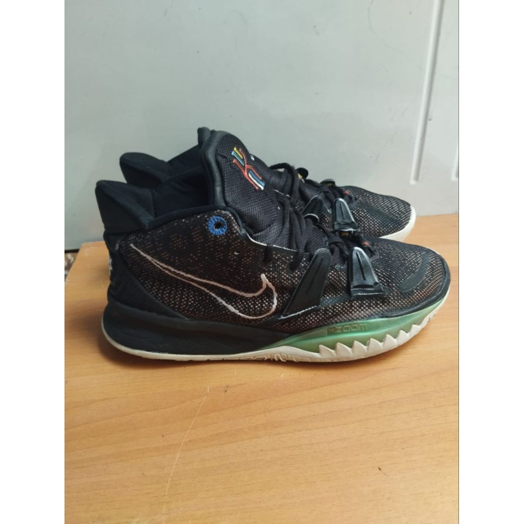 SEPATU BASKET SNEAKERS NIKE KYRIE 7 SIZE 42 BEKAS PRELOVED