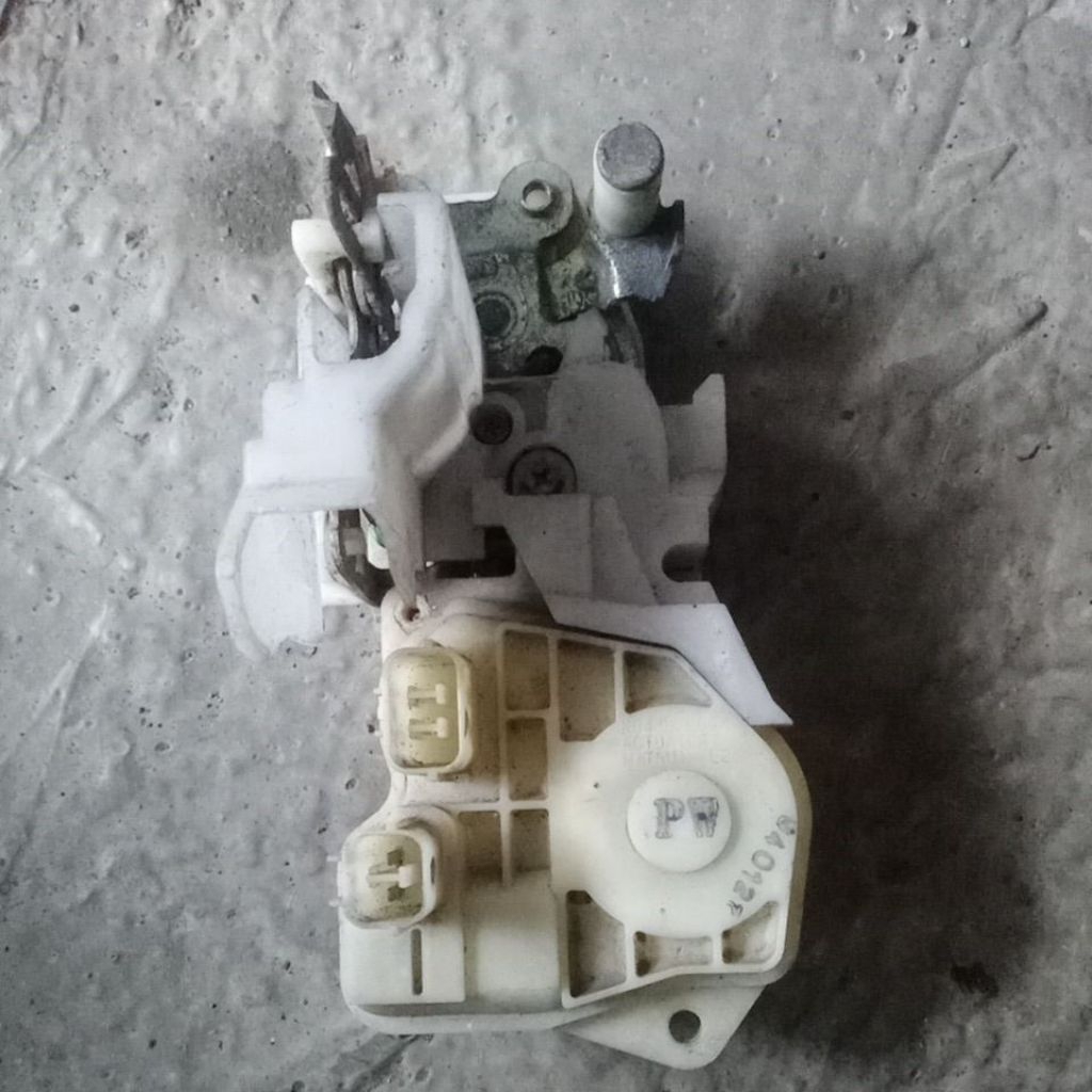dorlock pintu belakang kiri honda jazz gd3