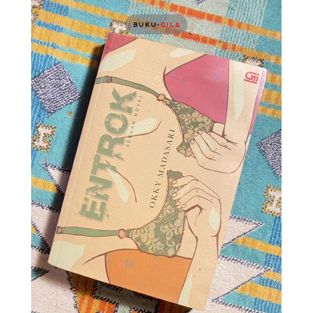 BUKU NOVEL ENTROK COVER LAMA OKKY MADASARI PRELOVED ORIGINAL LANGKA | BUKU NOVEL PRELOVED ORIGINAL |