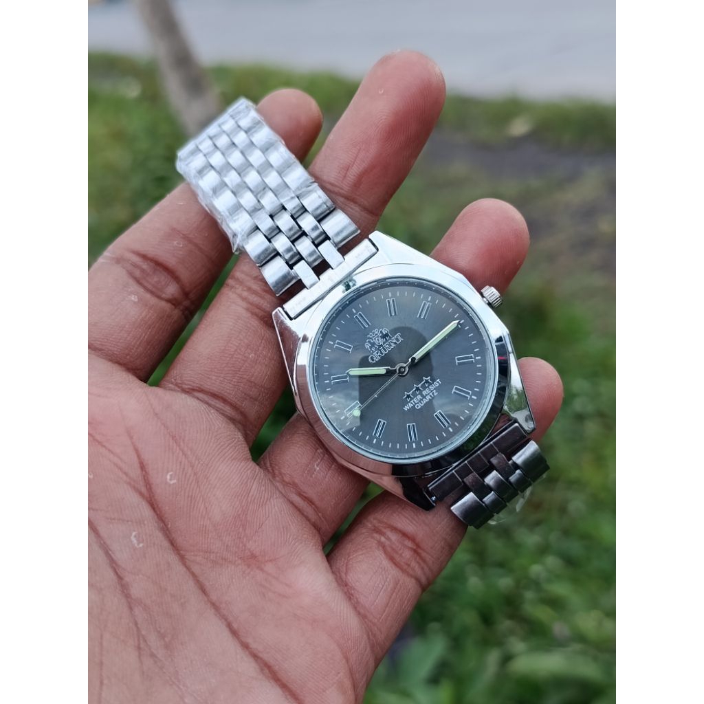 OBRAL MURAH  Jam tangan Pria Simpel Classic nan Elegan Jam tangan cowok Rantai Stainless steel Kaca 