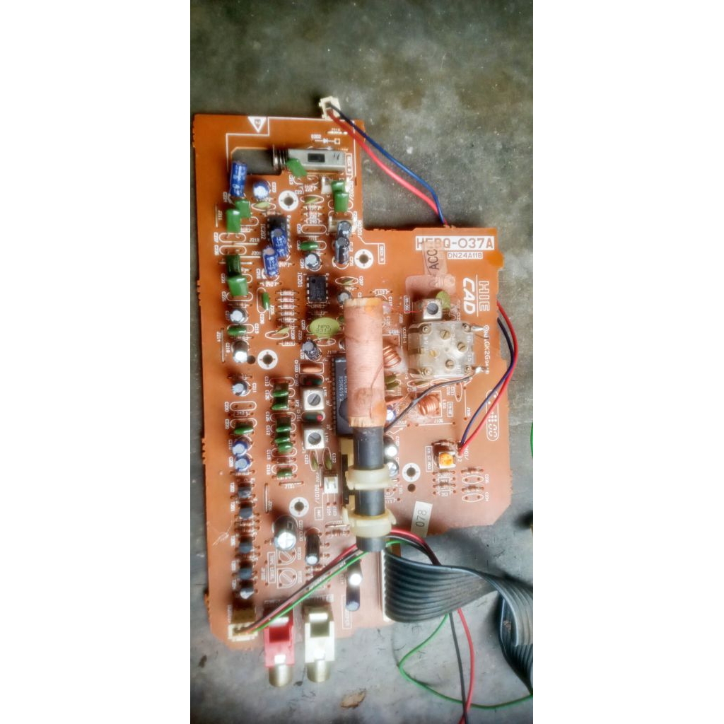 mesin radio Polytron tea5711