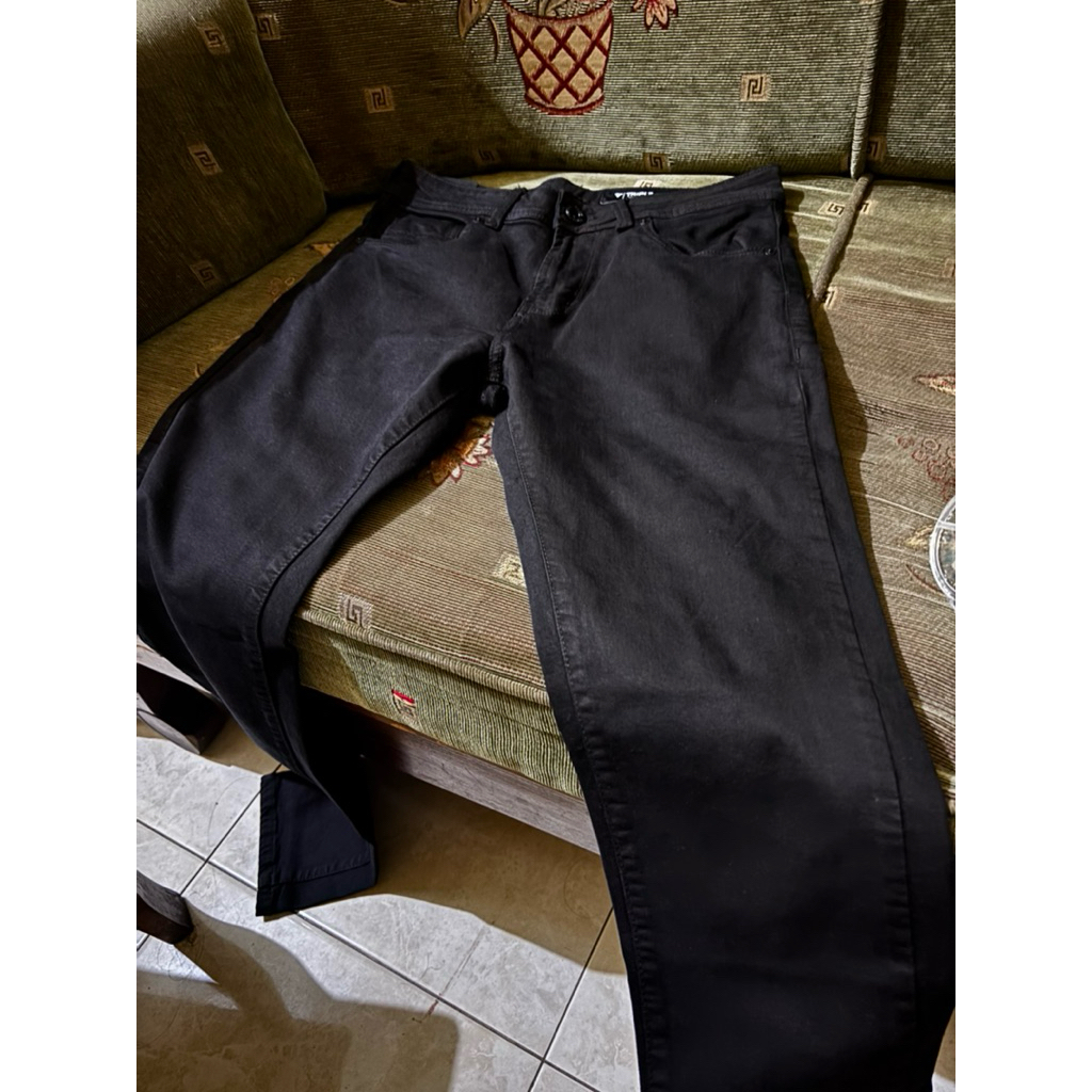 celana slim fit (Tripl3)