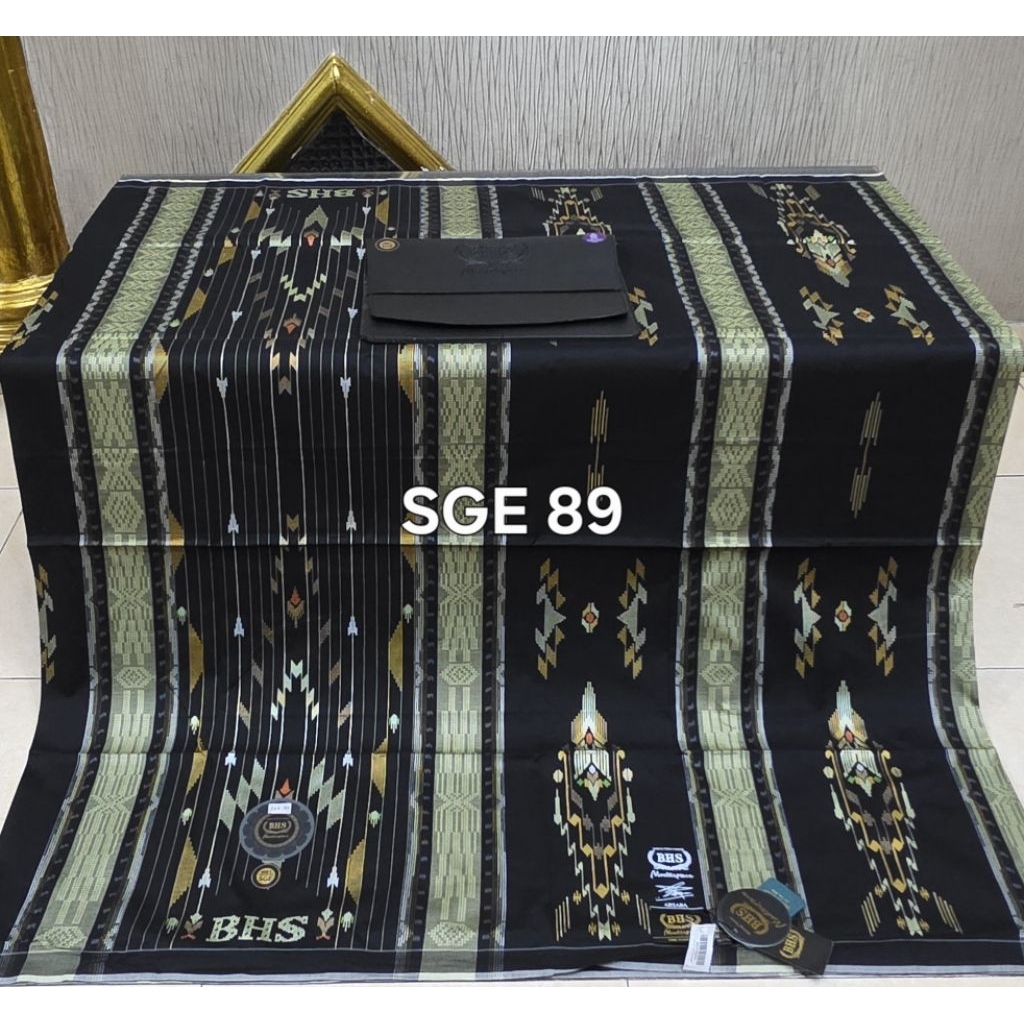 sarung bhs sge masterpiece gold dan signature full songket timbul bahan sutra sarung termahal berkua