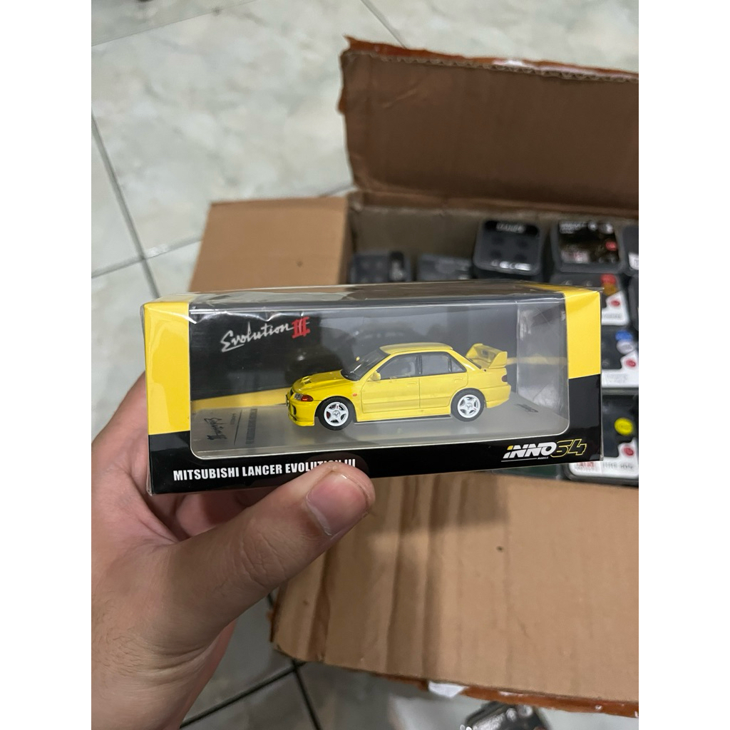 Inno64 Mitsubishi Lancer Evo III (Yellow)