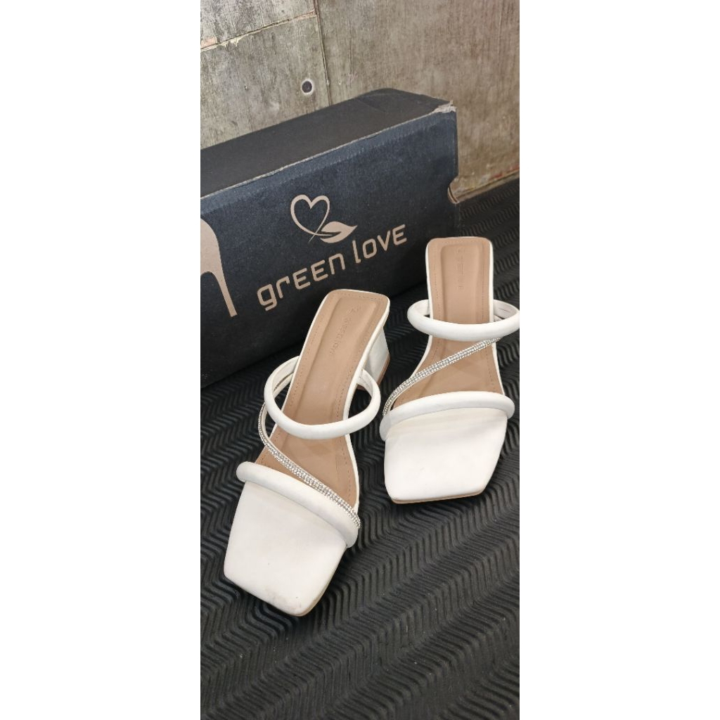 preloved sendal wanita