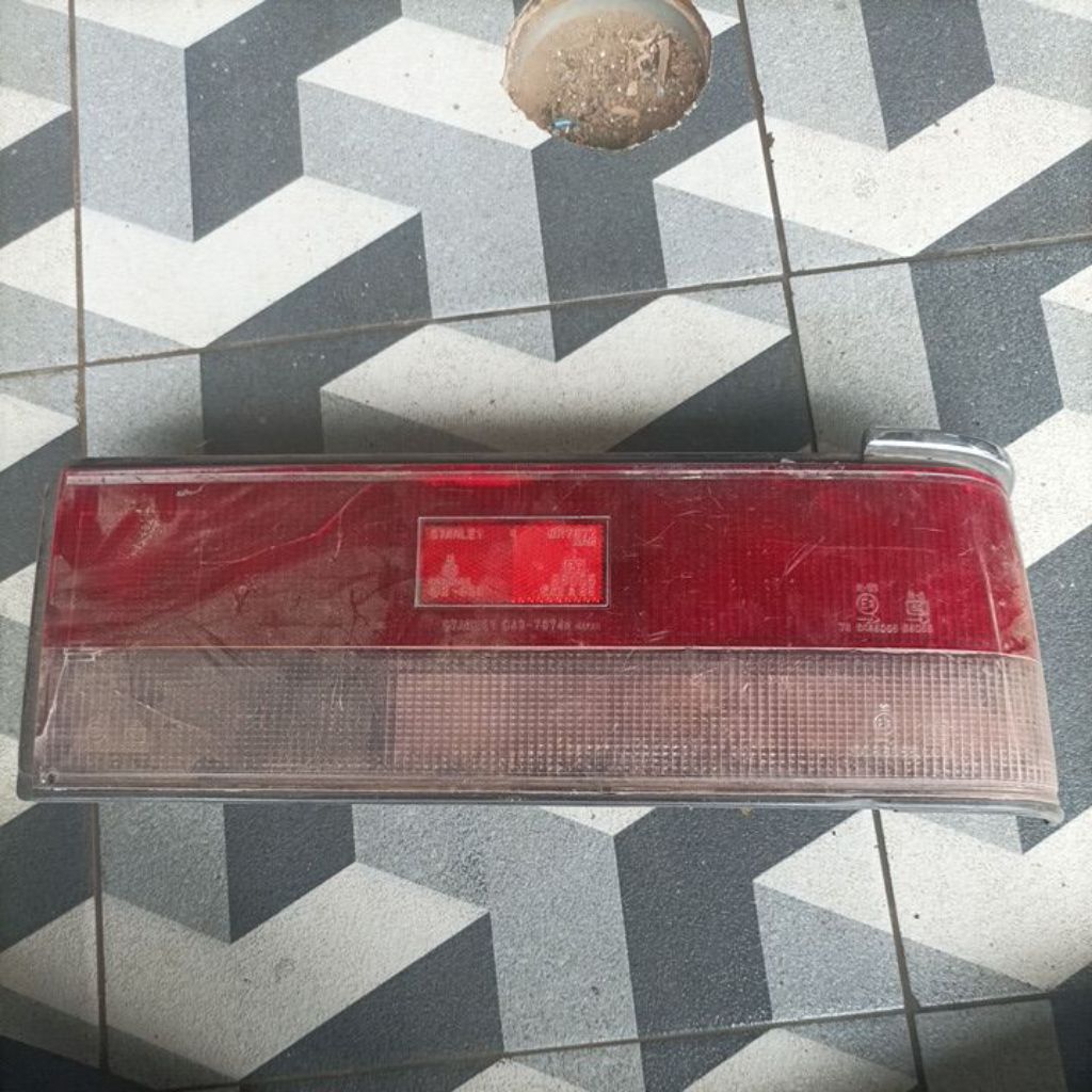Stoplamp Kanan mazda 323 Trendy