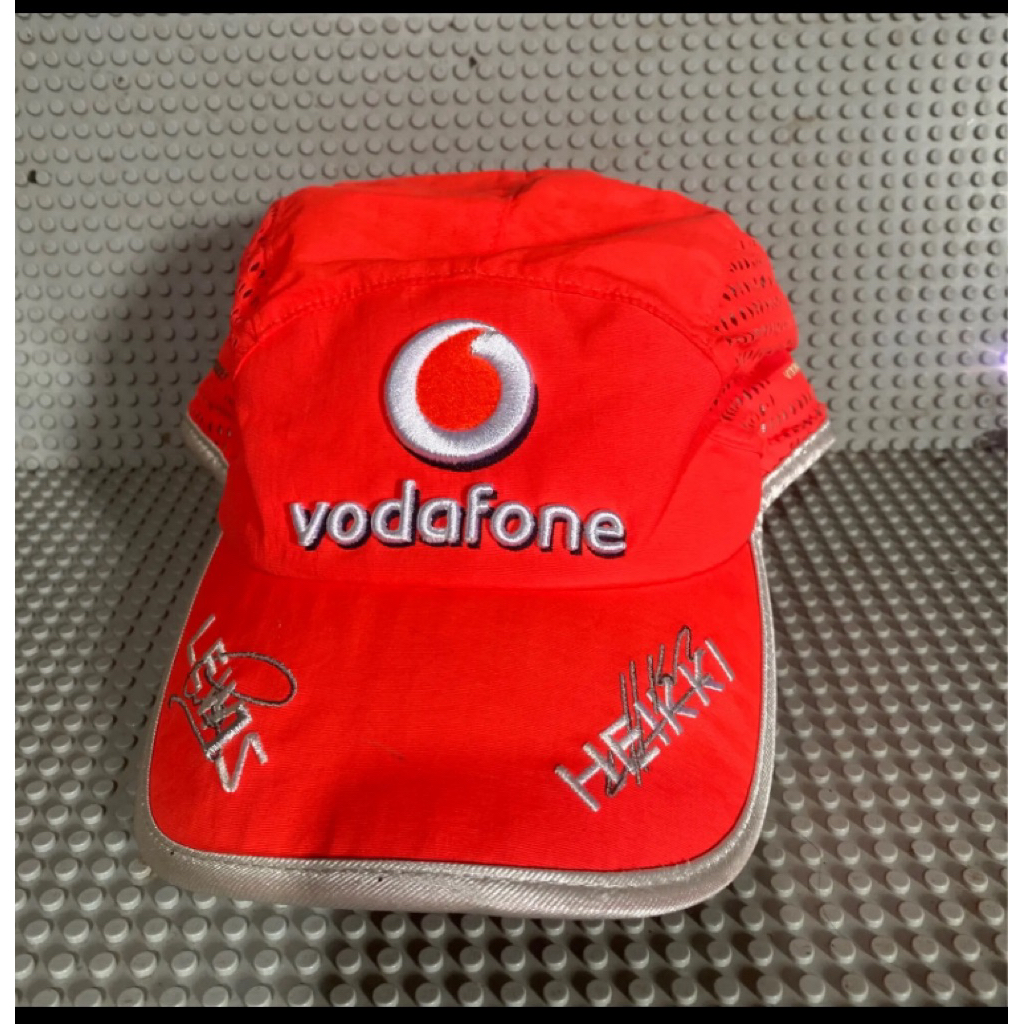 Topi vodafone mclaren mercedes F1 lewis hamilton & Heikki Kovalainen